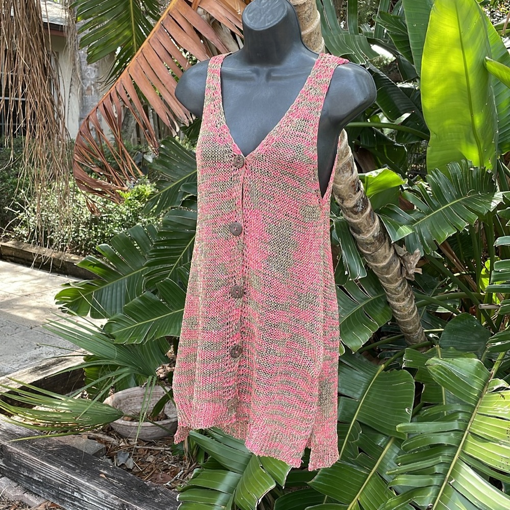 cabana Cay loose knit vest with Lurex metallic gold thread